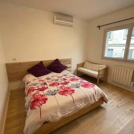 Guestready - White Lines In Downtown
